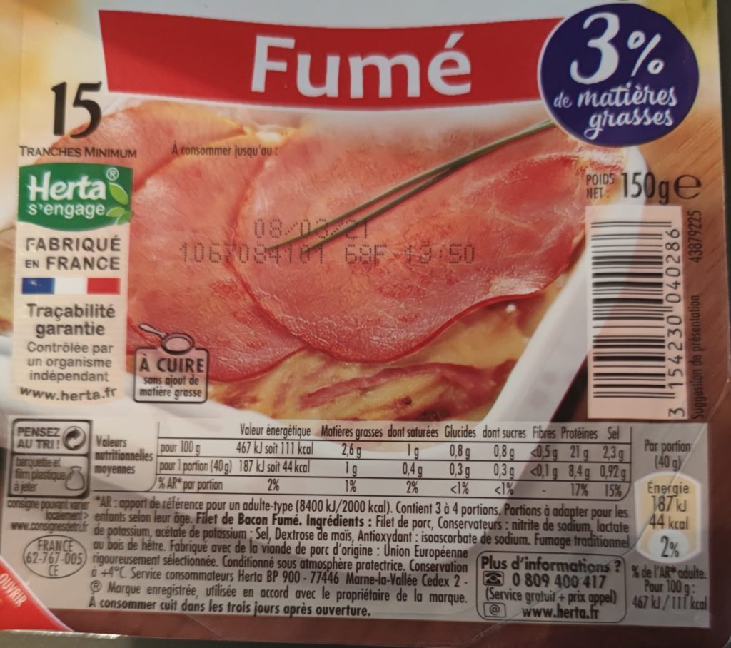 Etiquetage montrant la liste d ingrédients et les valeurs nutritionnelles de tranches de bacon