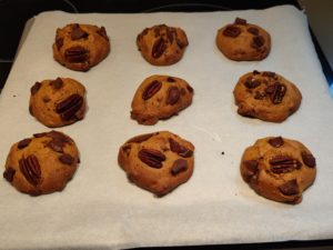 Bien répartir les cookies sur la plaque de cuisson
